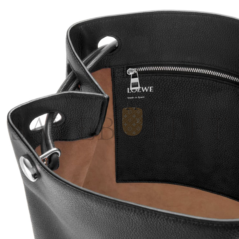 LOEWE PEBBLE HOBO IN SUPPLE GRAINED CALFSKIN BANBPTMX01 (27.5*40*11.5cm) LOEWE PEBBLE HOBO IN SUPPLE GRAINED CALFSKIN BANBPTMX01 (27.5*40*11.5cm)